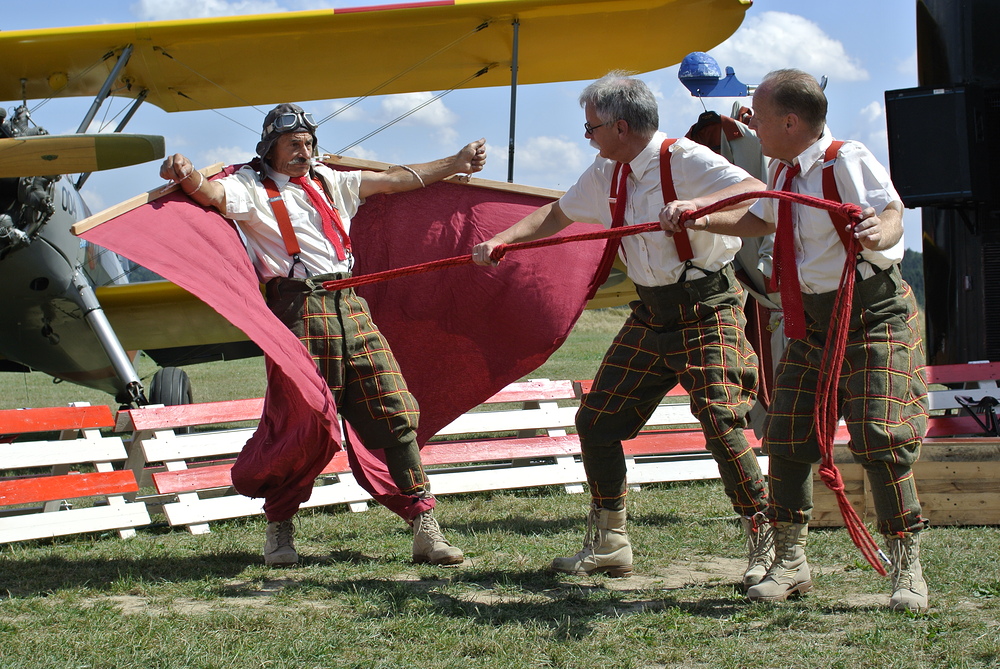 "Barnstormers Barbecue" auf der Graspiste des Flugplatzes Montabaur FlyingCircus.nl