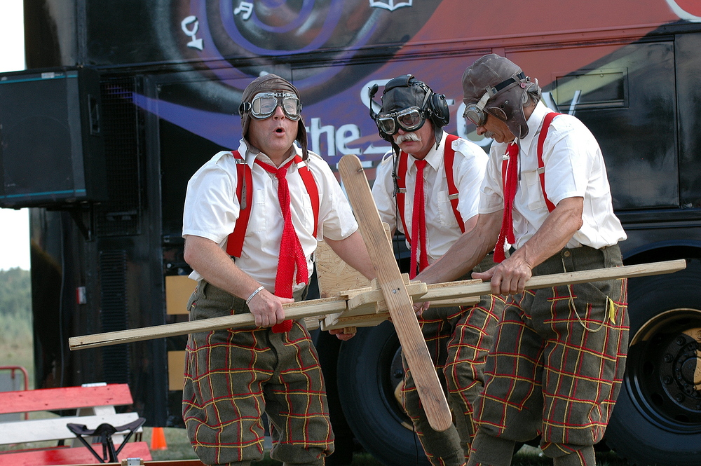 "Barnstormers Barbecue" auf der Graspiste des Flugplatzes Montabaur www.FlyingCircus.nl