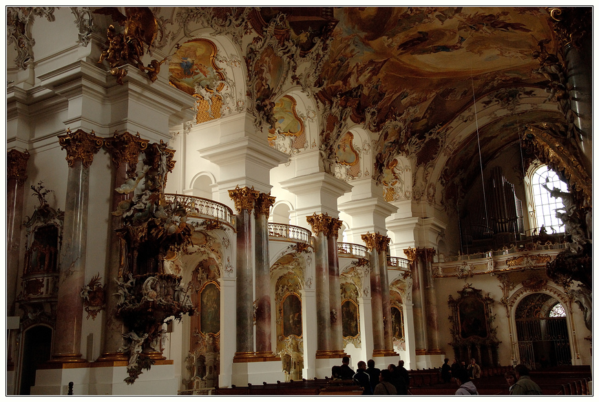 Barocke Säulenpracht im Kloster Zwiefalten