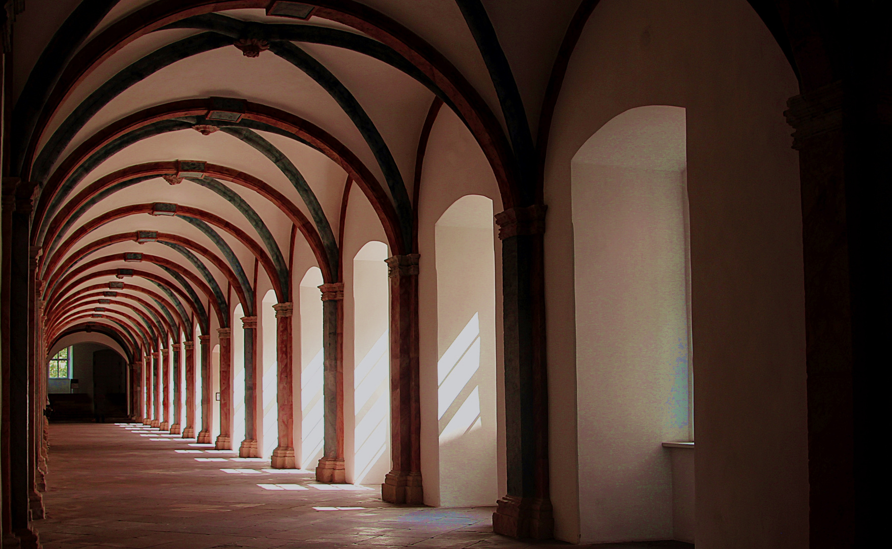 Barocker Kreuzgang im Kloster Corvey