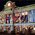 barocker Vorbau des Rostocker Rathaus bei Nacht