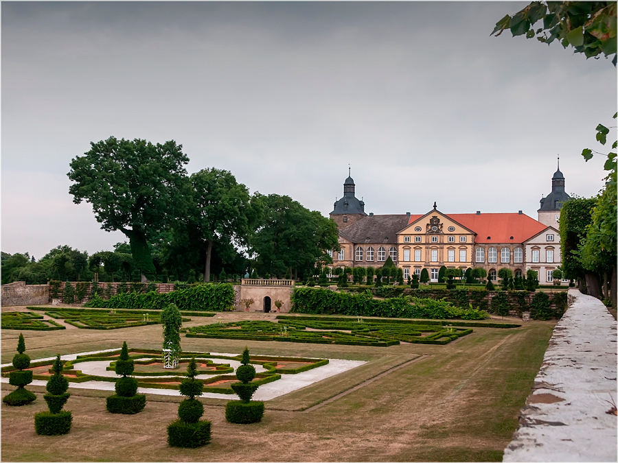 Barockgarten und Schloss Hundisburg