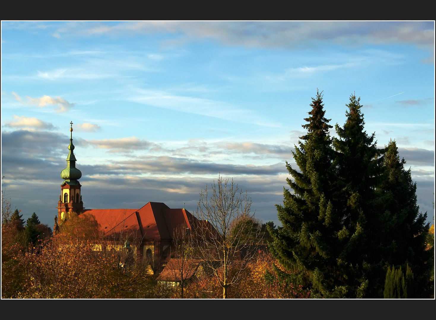 Barockkirche im Herbstlicht