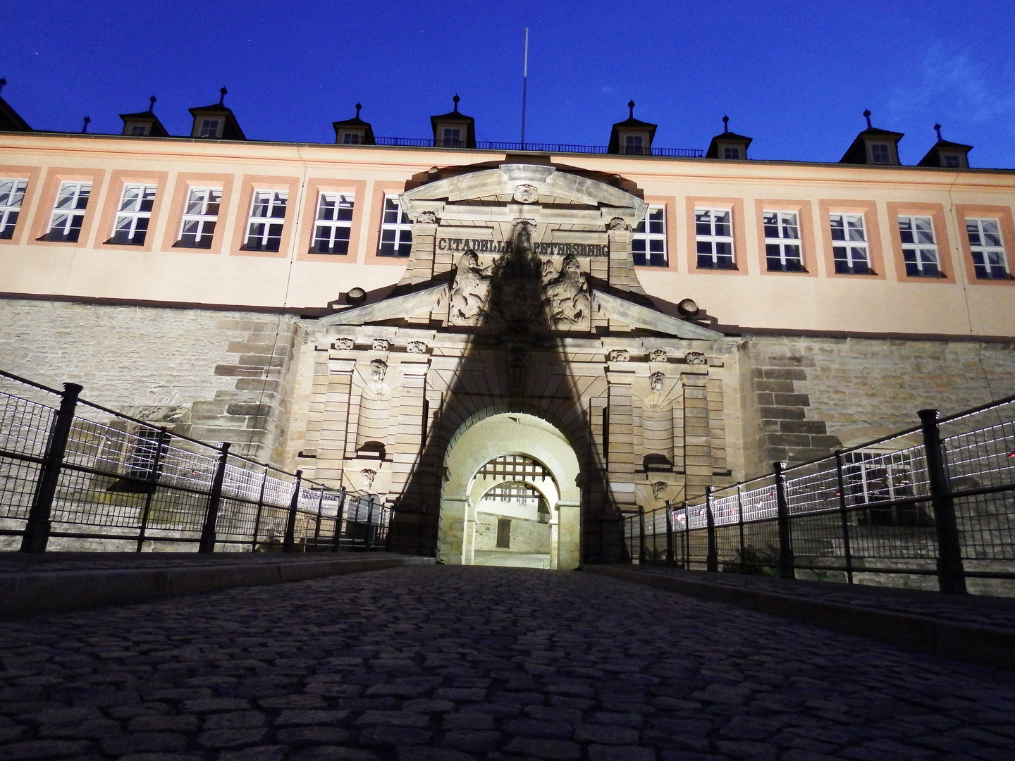 barockportal der zitadelle auf dem petersberg