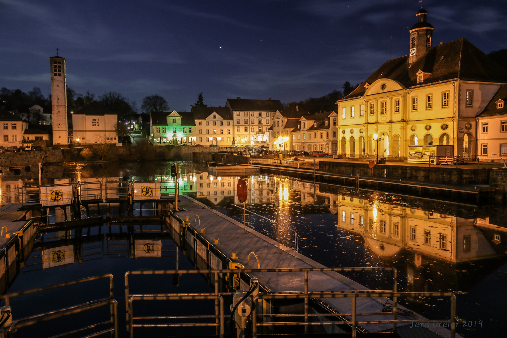 Barockstadt Bad Karlshafen - Hafenbecken mit Rathaus und neuer Schleuse