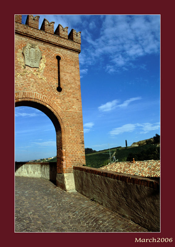 Barolo, la porta.