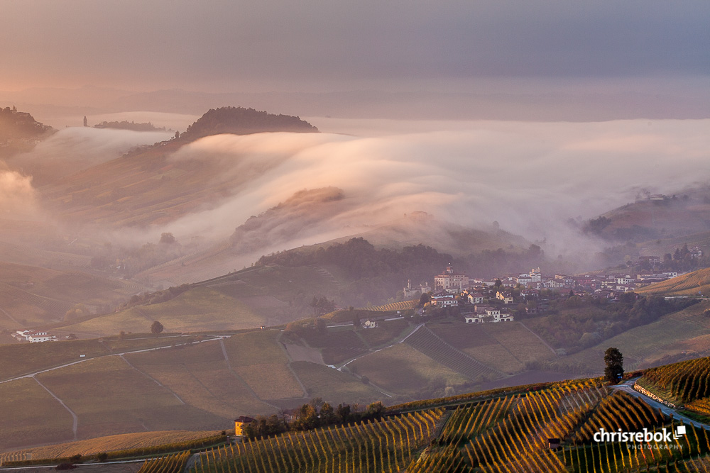 Barolo ümhüllt von Nebeschwaden