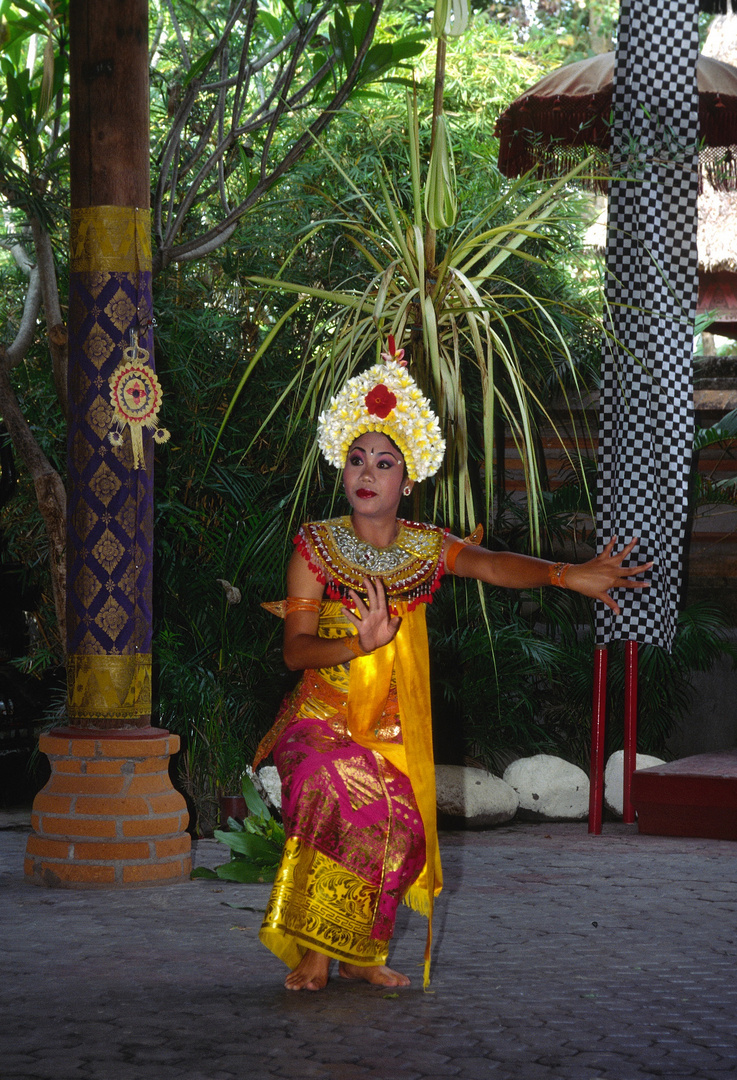 Barong in Batubulan 01