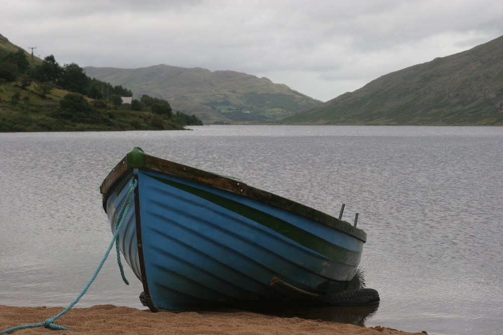 barque bleu perdu en Irlande