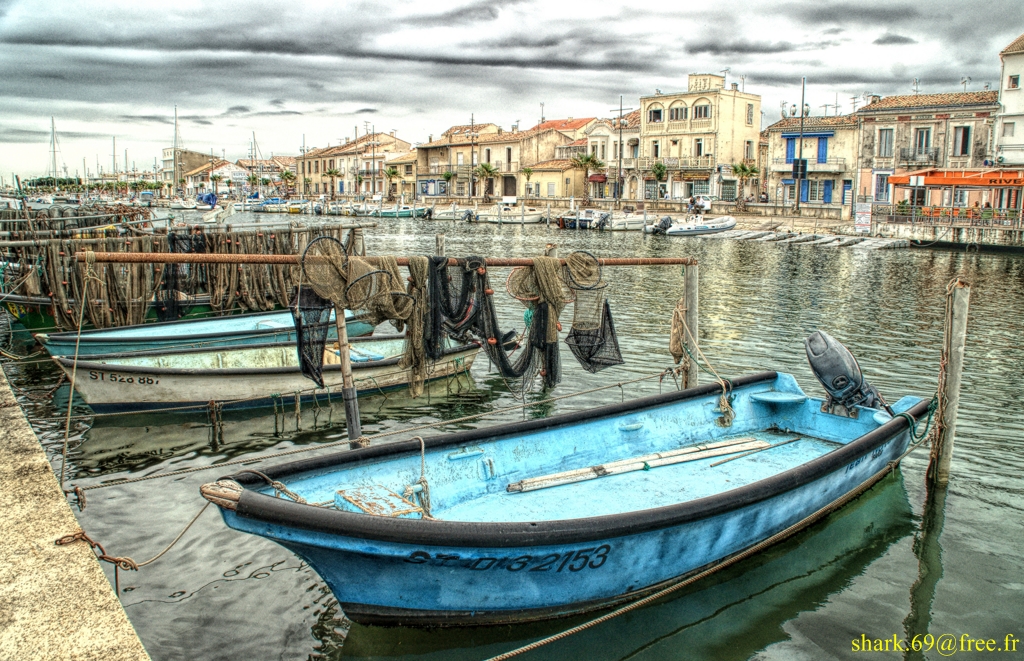 Barques de pêche et filets