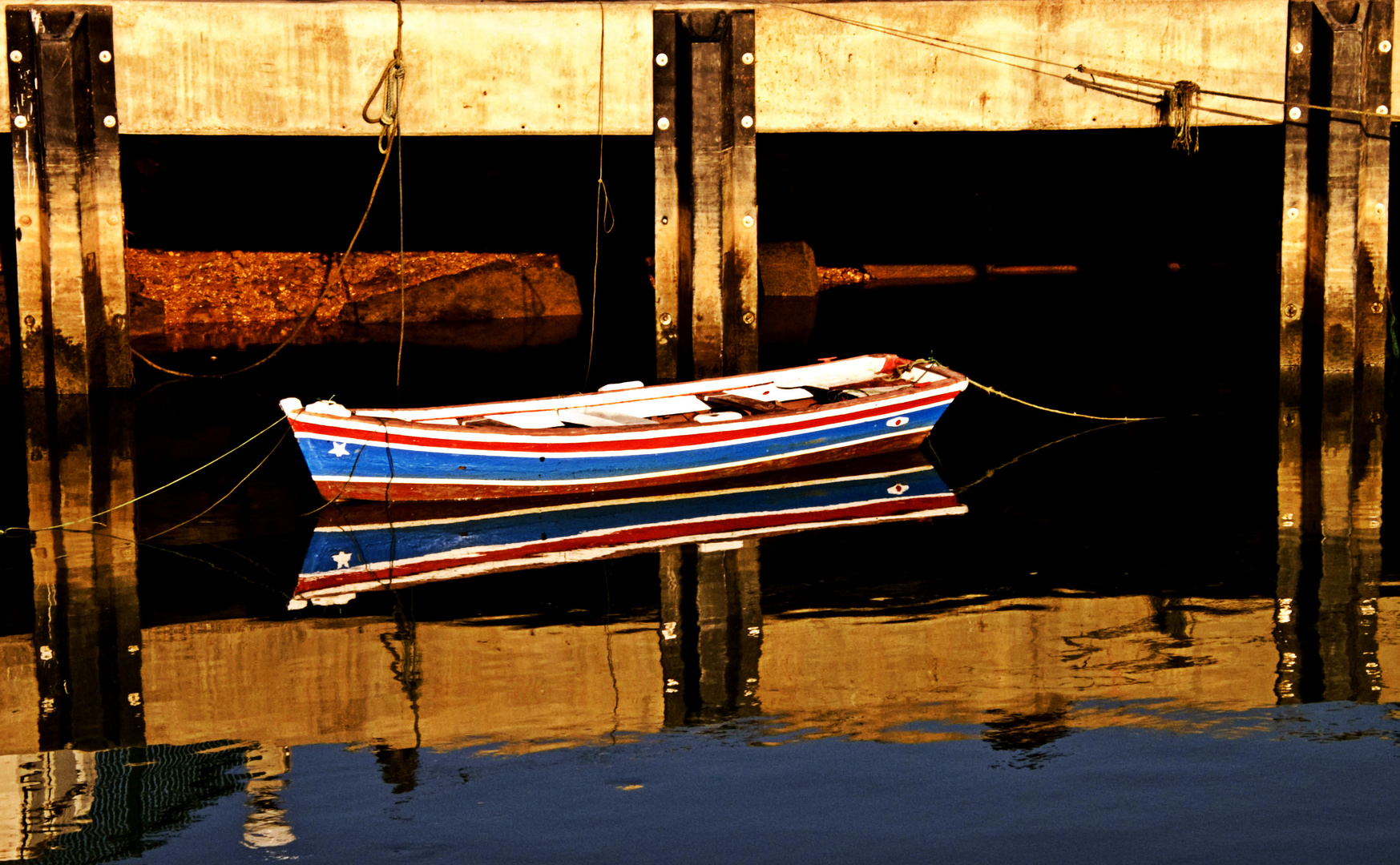 barquita en el muelle