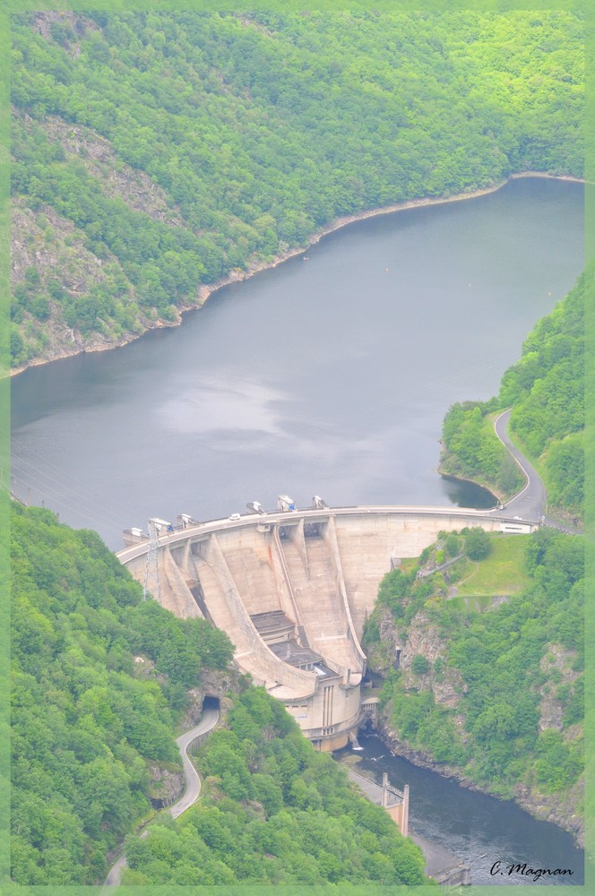 barrage de l'aigle vue du ciel (correze)