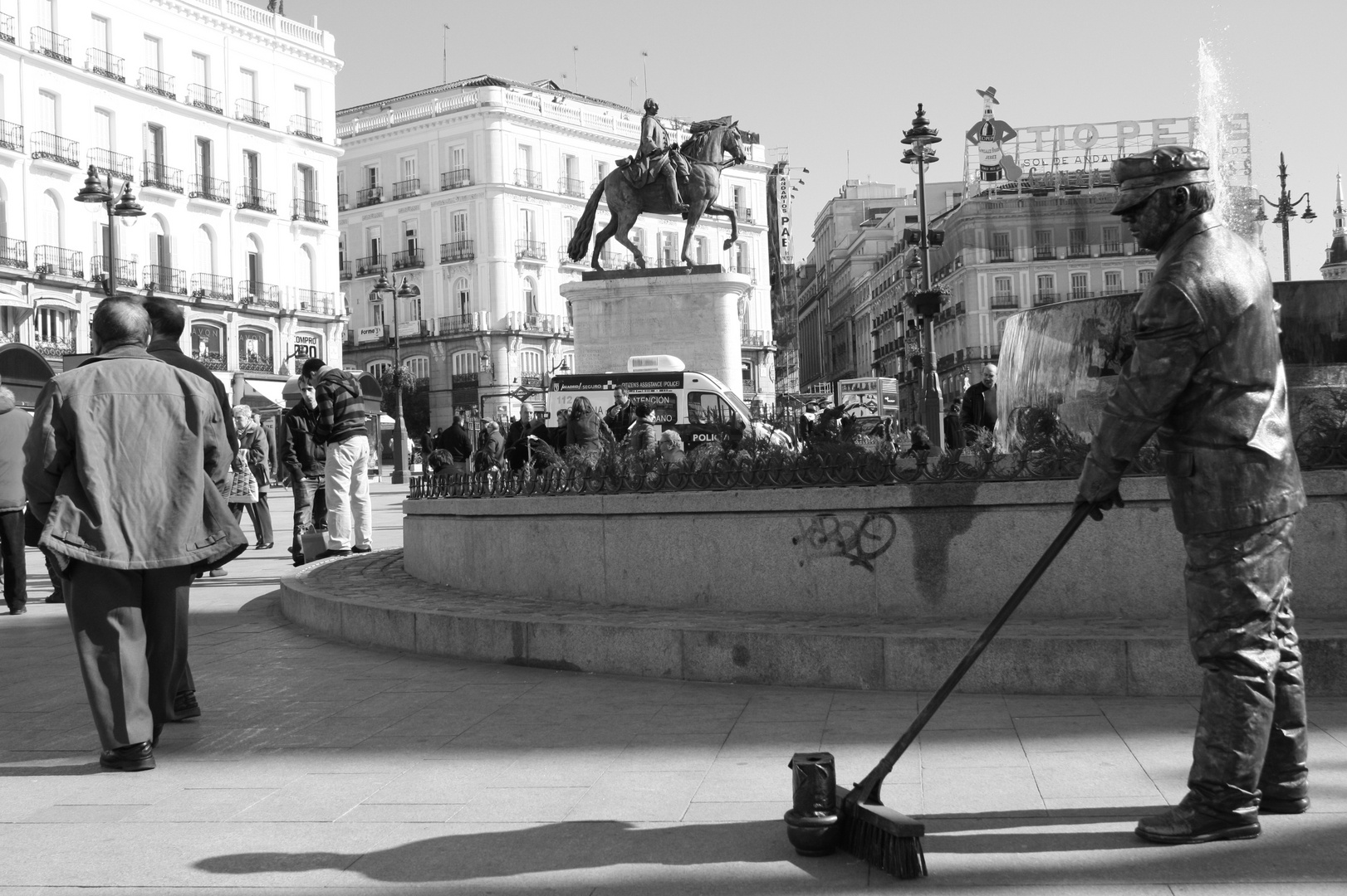 Barriendo su sombra