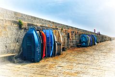 Barrière et bateaux bleus