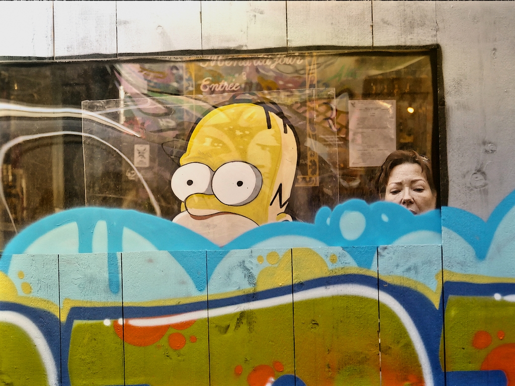 Bart Simpson et une dame inconnue