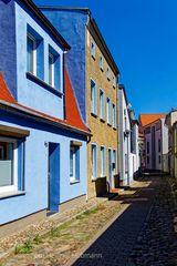 BARTH.. GASSE MIT ZUMBÜHLSCHEN BLAU IN VARIANTEN.