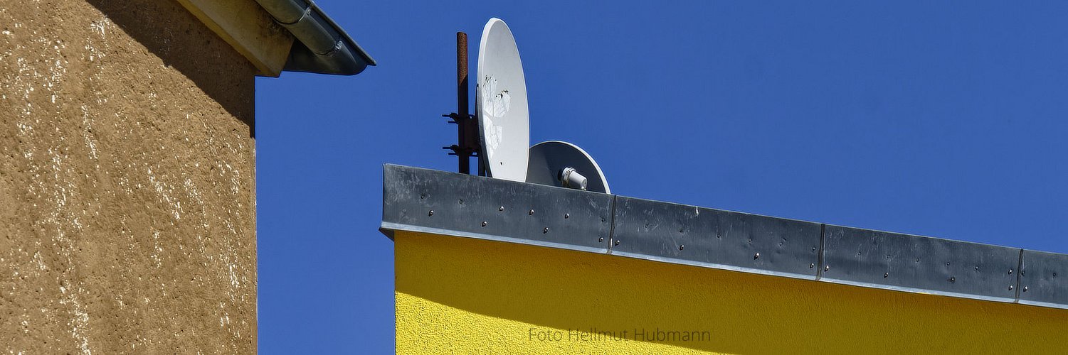 BARTH. GESUCHTES ZUFALLSMOTIV - DER BLICK NACH OBEN.