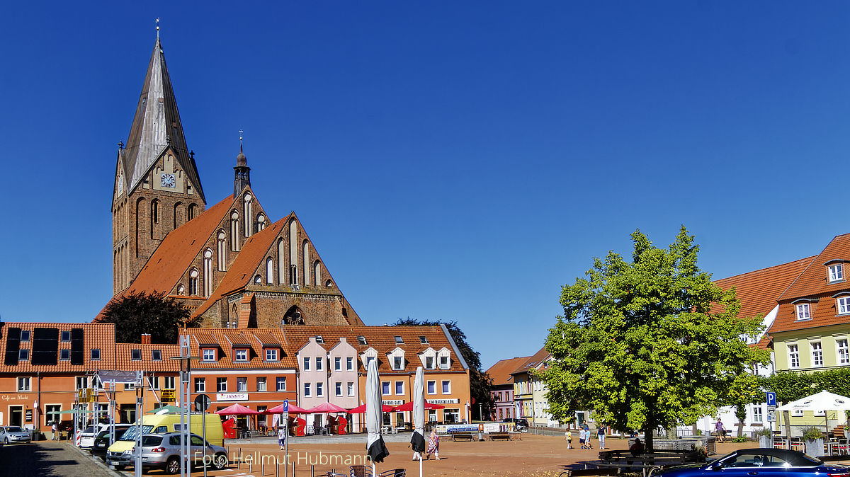 BARTH. MARKTPLATZ MIT KIRCHE ST. MARIEN