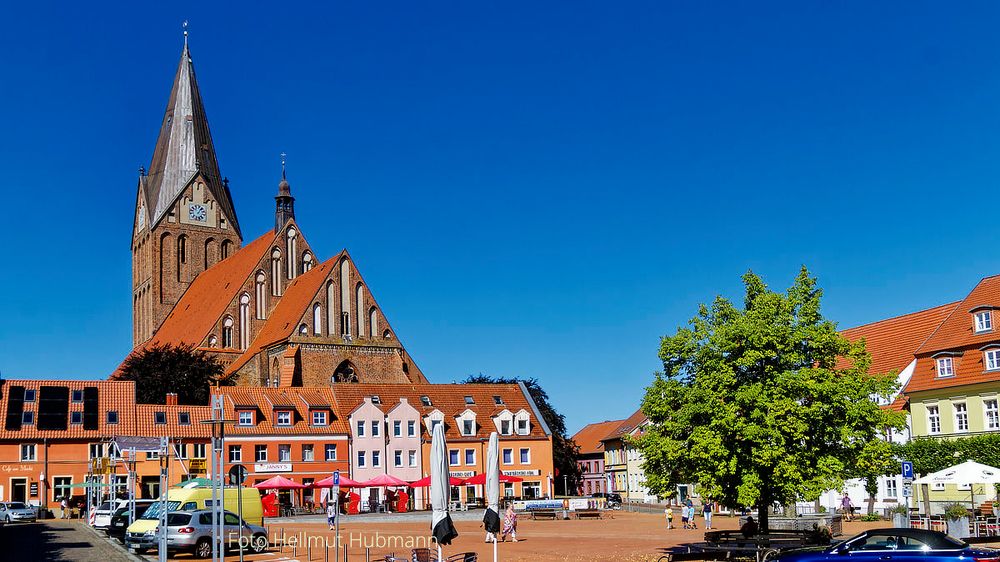 BARTH. MARKTPLATZ MIT KIRCHE ST. MARIEN