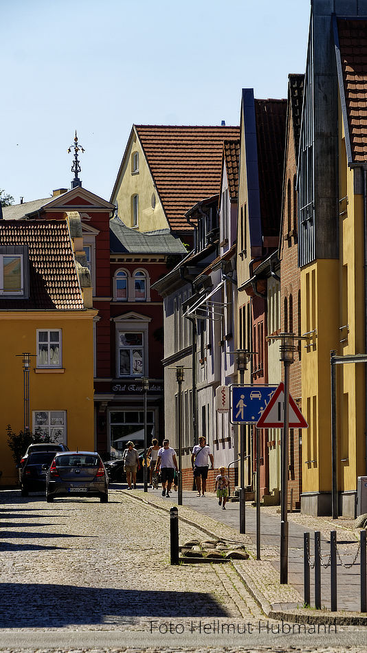 BARTH. SEITENSTRASSE IM SEITENLICHT.