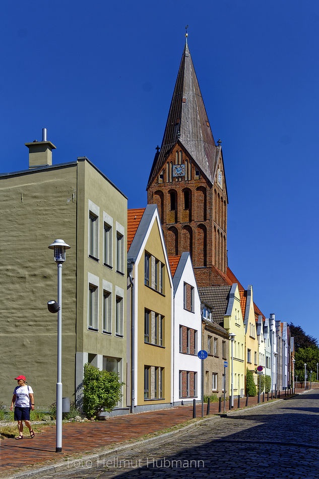 BARTH. ST. MARIEN IM HINTERGRUND