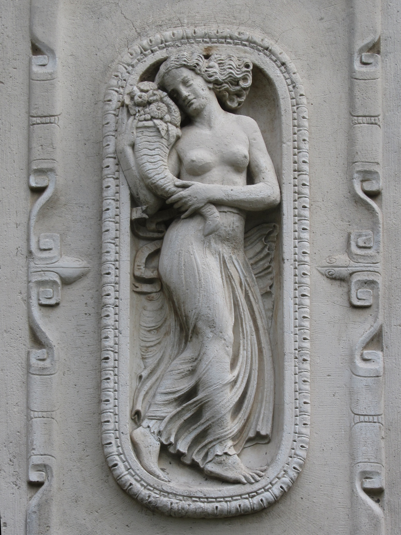 Bas-relief mit Cornucopia