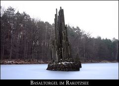 Basalt im Rokotzsee im Kromlauer Park