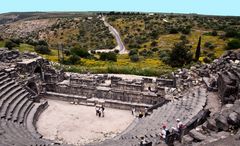 BASALT THEATER IN UMM QAIS MIT HINTERLAND -JORDANIEN