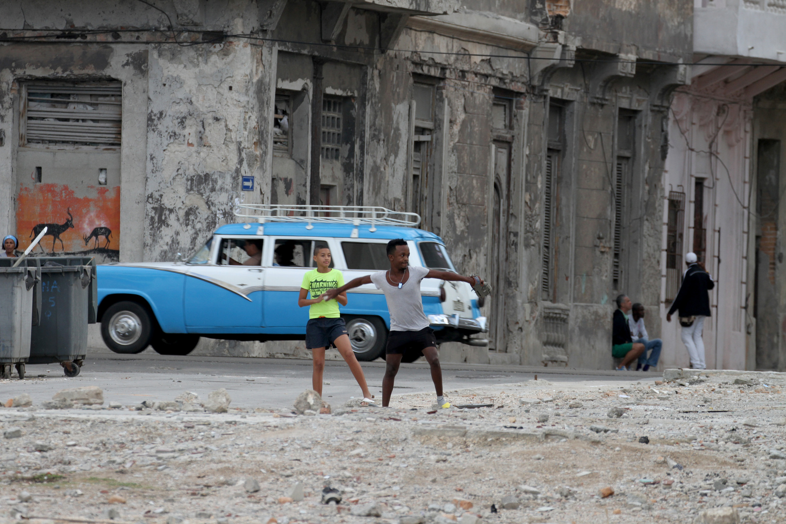 Basebal auf den Straßen Havannas