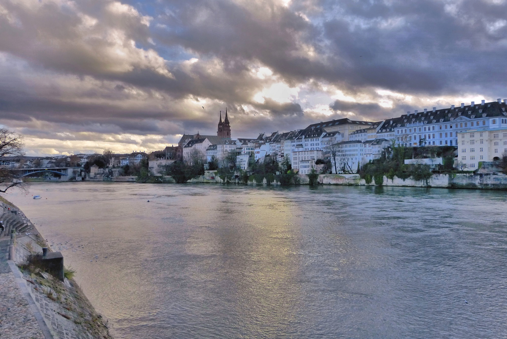 Basel, am Rhein im Herbst...