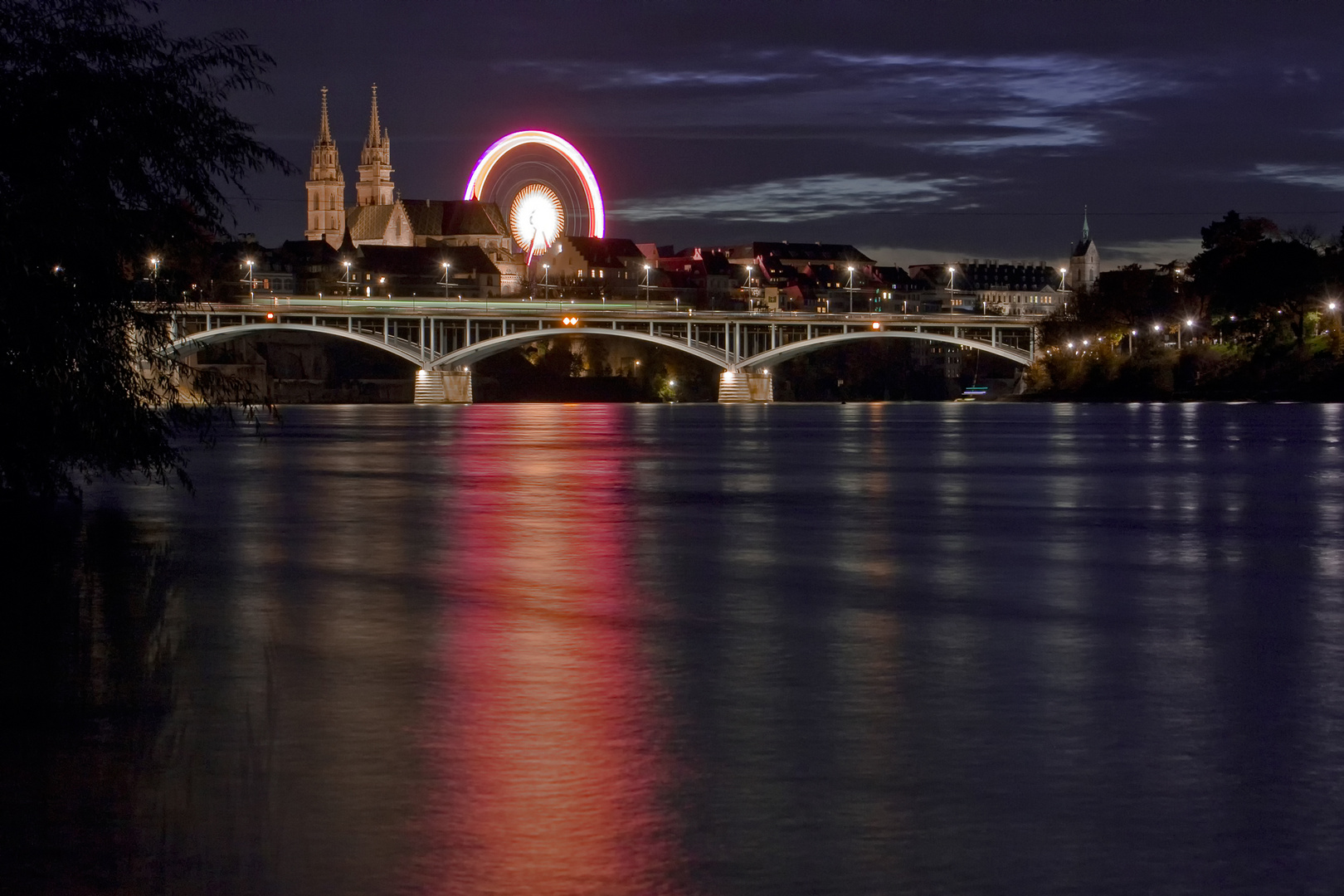 Basel am Rhein mit Riesenrad