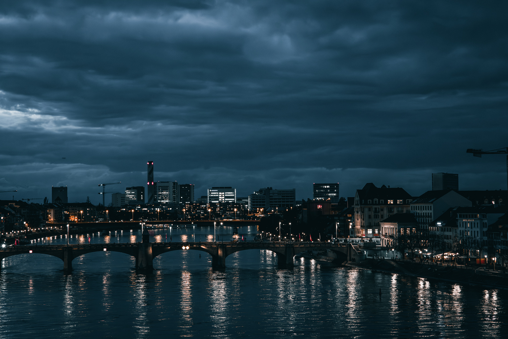 Basel bei Nacht / Blauer Stunde