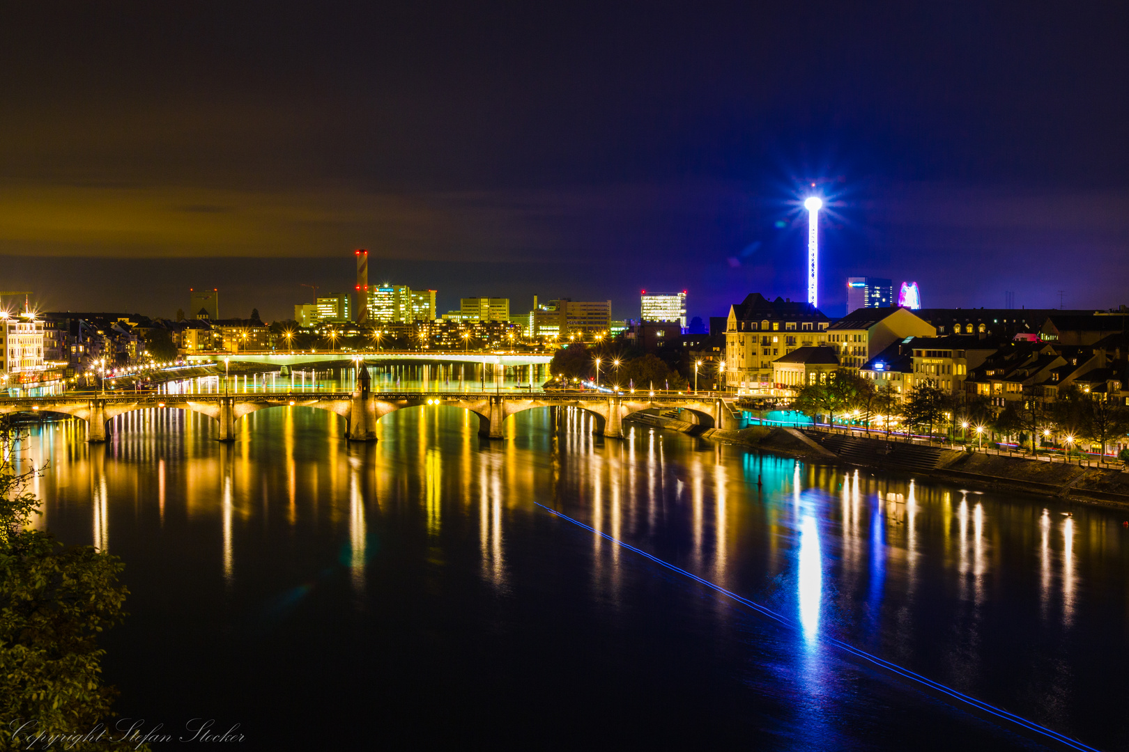 Basel by night, Mittlere Brücke