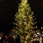 Basel: Christbaum mit Seifenblasen