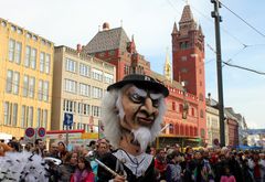 Basel feiert bei schönem Wetter seine Fasnacht