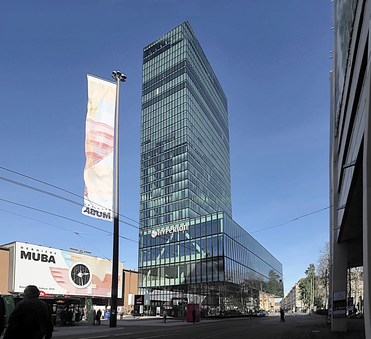 Basel Hochhaus Hyperion neben der Muba