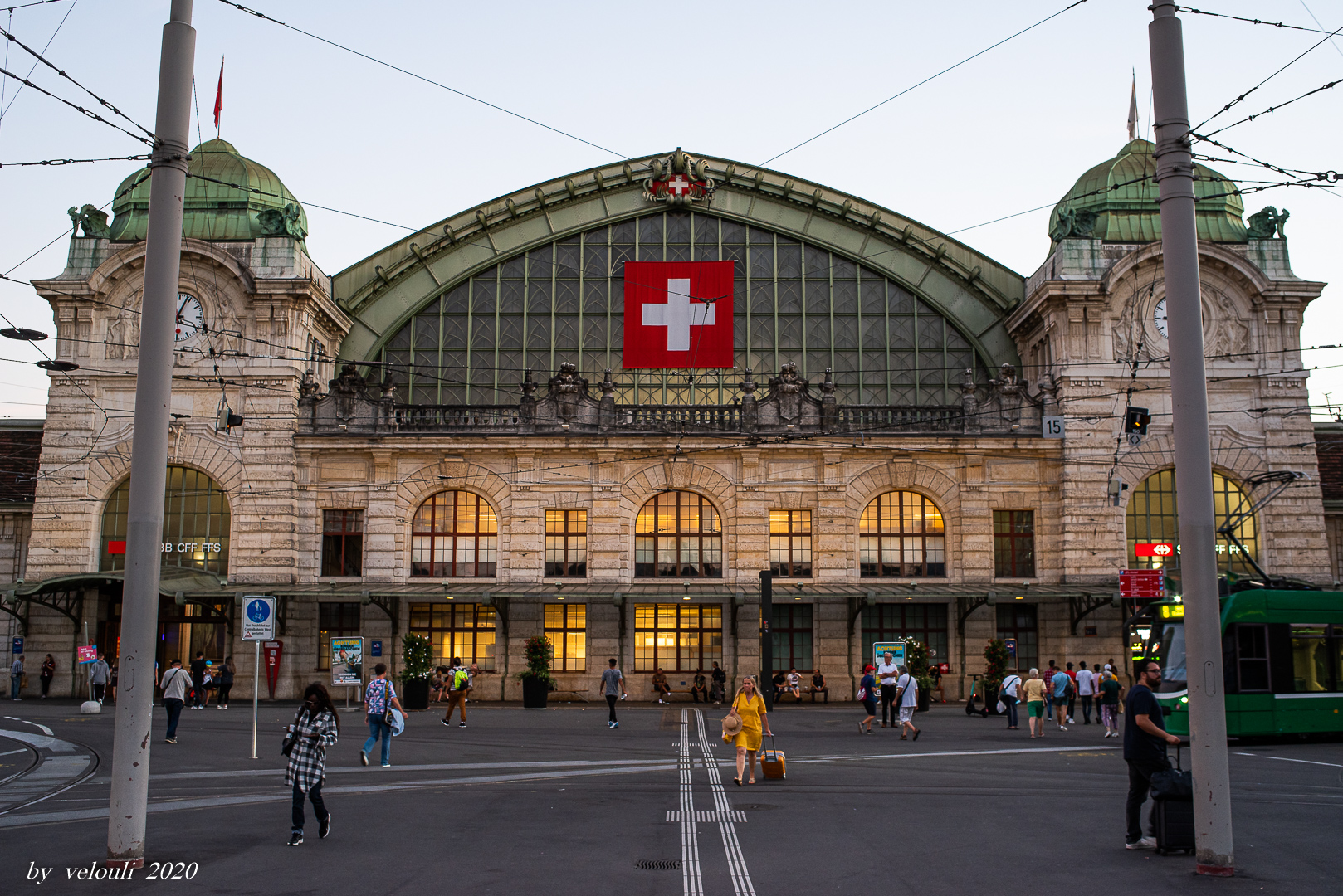 Basel SBB zur blauen Stunde