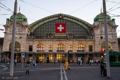 Basel SBB zur blauen Stunde