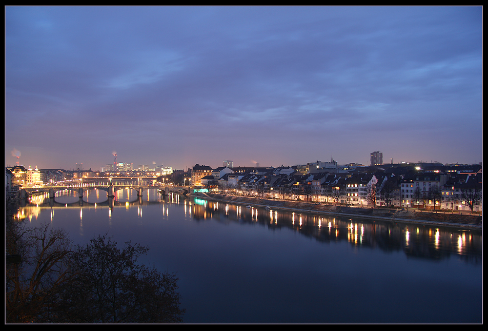 Basel-Stadt zur morgentlichen blauen Stunde