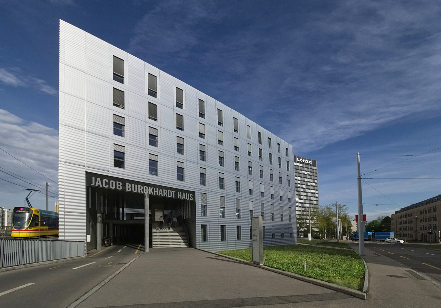 Basel, Uni Jakob Burckhadt Haus, mit 11er Tram 