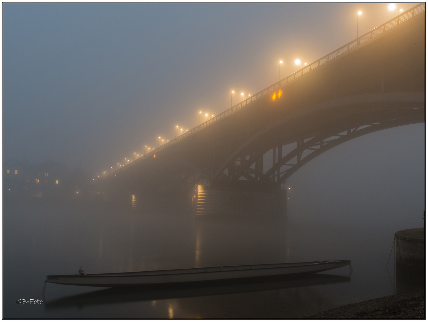 Basel versinkt im Nebel