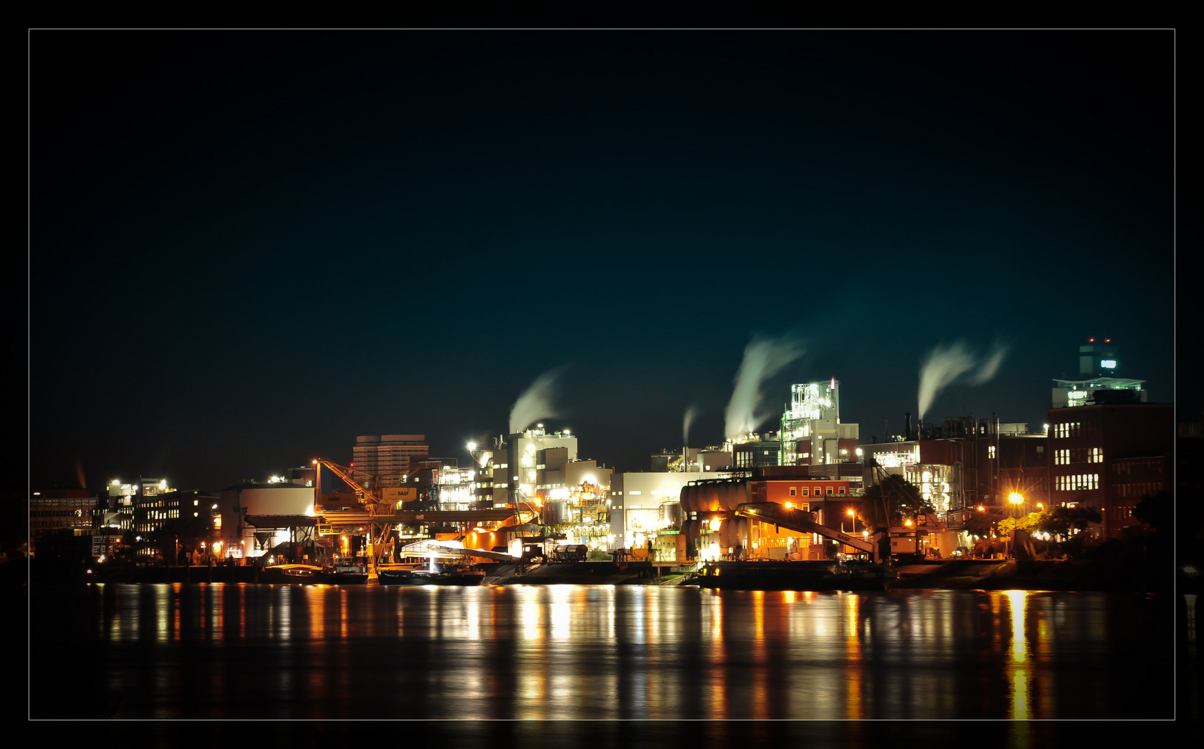 BASF Hafen bei Nacht