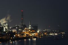 BASF: Hafen bei Nacht