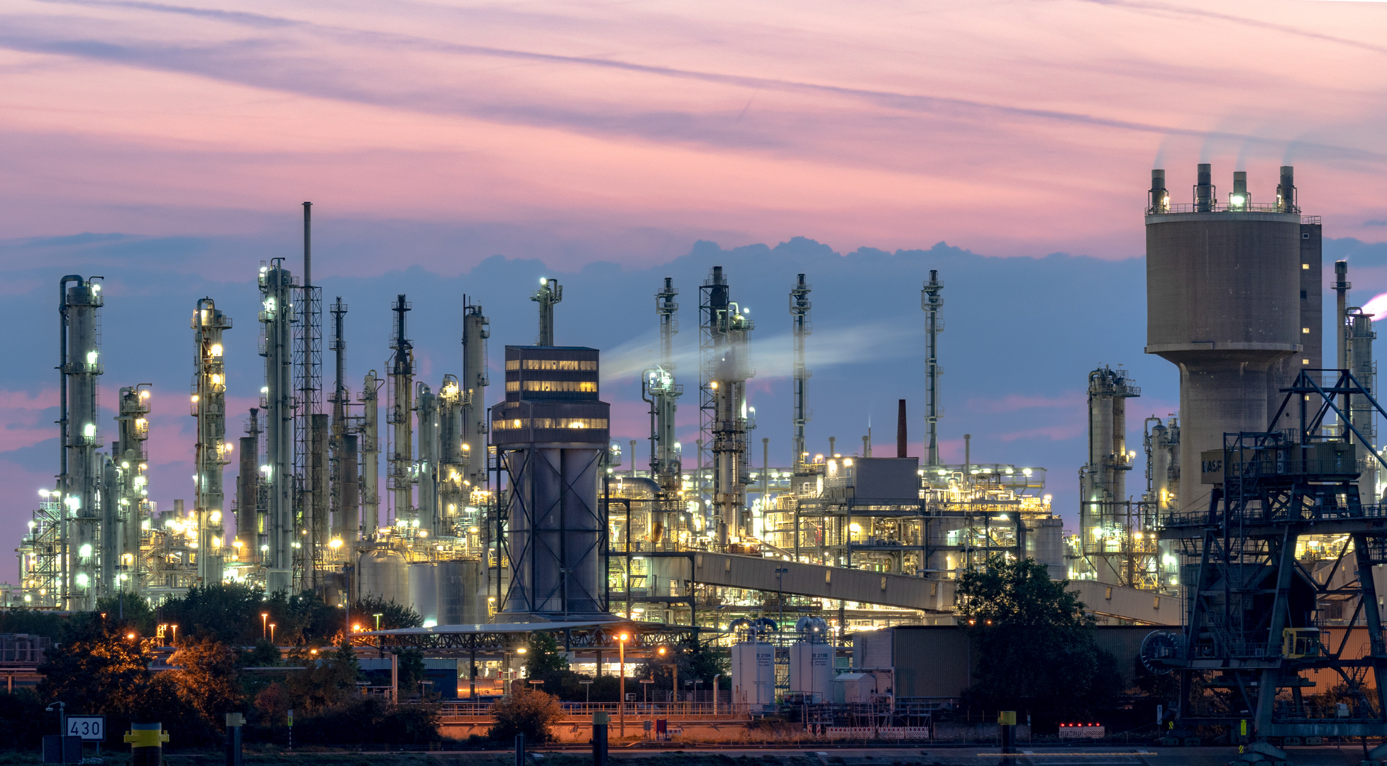 BASF Ludwigshafen Foto & Bild | industrie und technik, industrie nachts ...