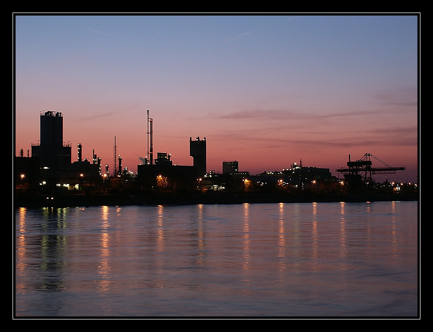 BASF Ludwigshafen im Abendrot