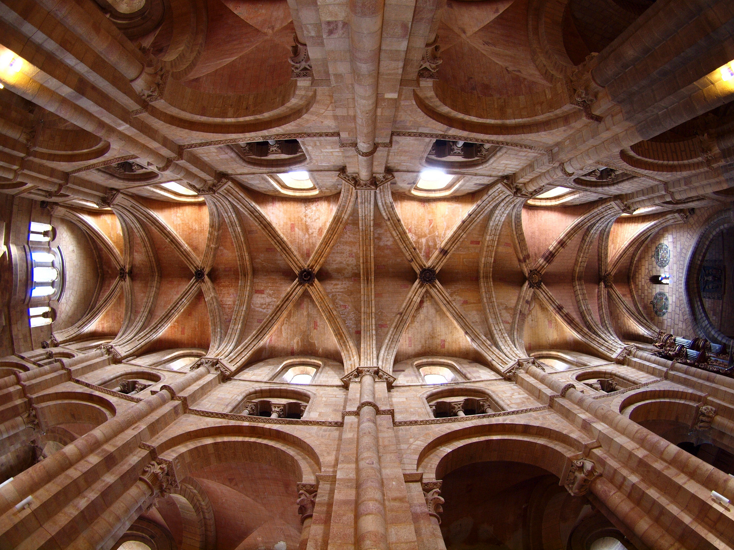 BASILICA DE LOS MARTIRES VICENTE , SABINA Y CRISTETA . ( AVILA ) . II