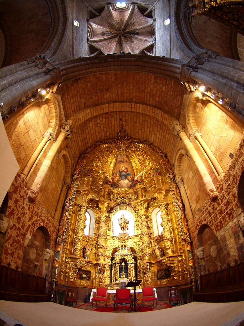 BASILICA DE LOS MARTIRES VICENTE , SABINA Y CRISTETA . ( AVILA ) . III