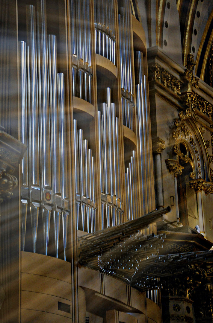 Basílica de Montserrat, órgano