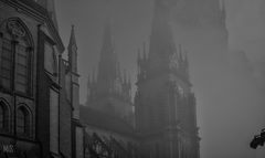 Basílica de Nuestra Señora de Luján bajo la niebla