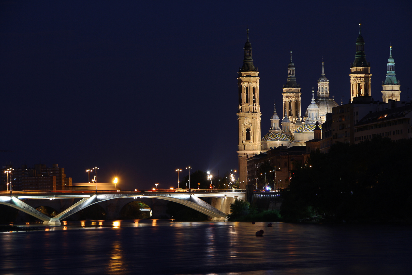 Basilica del Pilar desde el rio Ebro